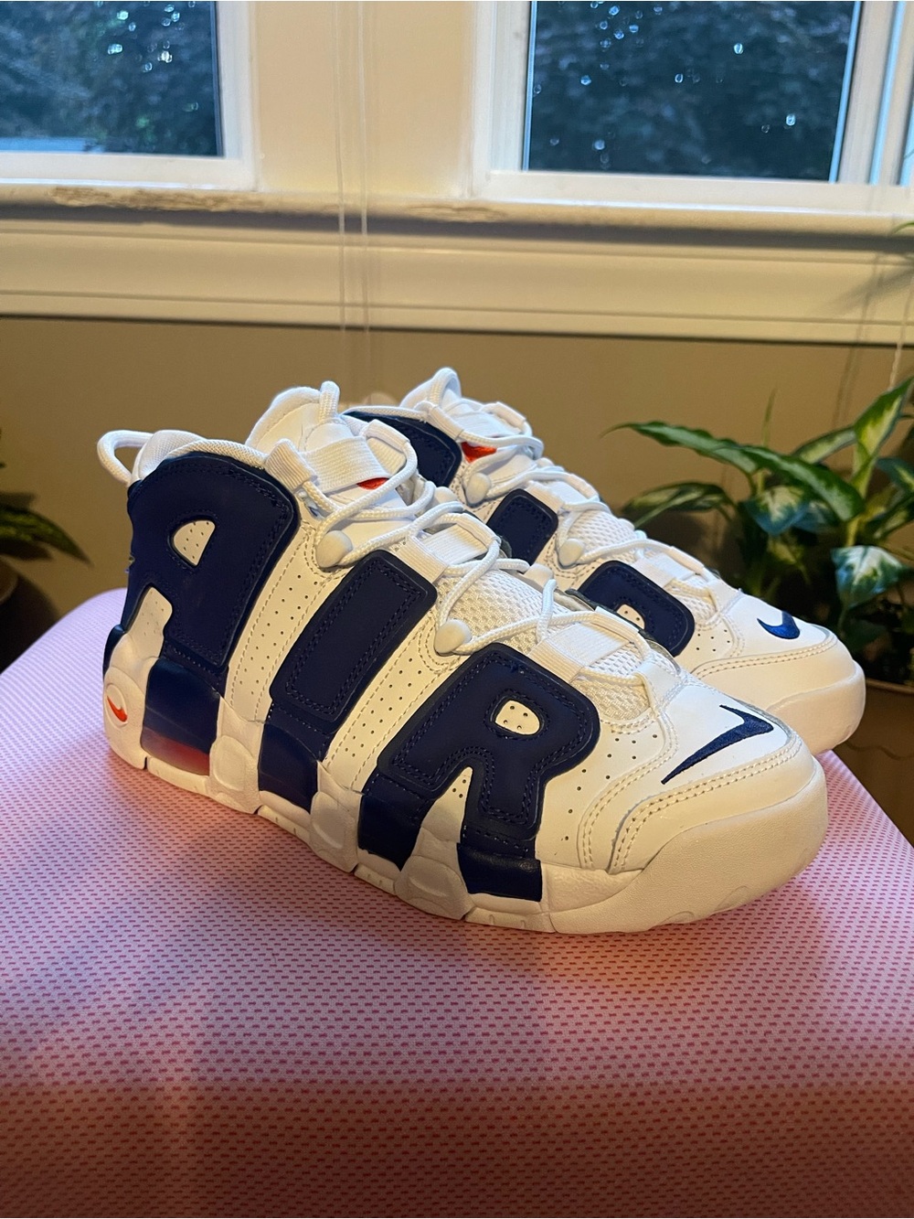 Nike Air More Uptempo Knicks (GS) size 7y